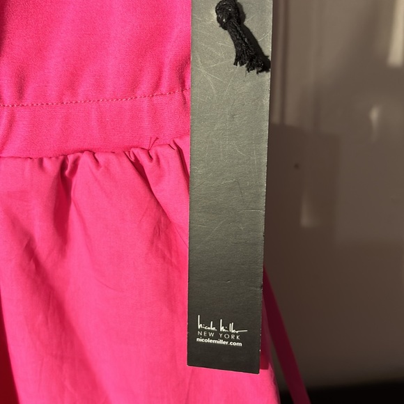 Nicole Miller, New York size medium. NWT. Hot pink dress. Side pockets and belt - Picture 5 of 10